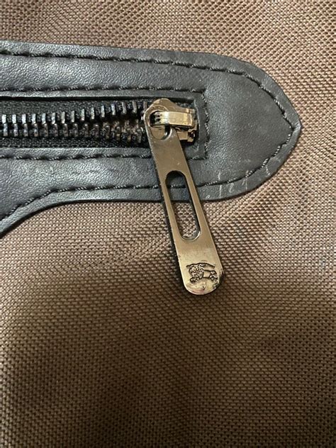 Burberry zipper pull